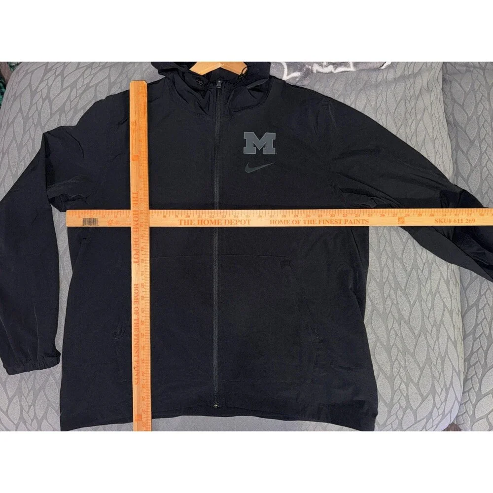 Men's XL Nike Michigan Wolverines Football Team Issued PE Hoodie Jacket Blackout